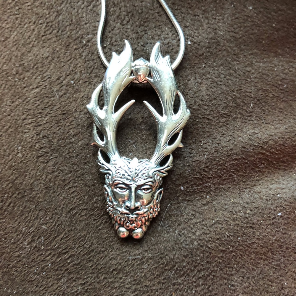 Pendant. The craftsmanship is well done on this piece. - Picture 1 of 2